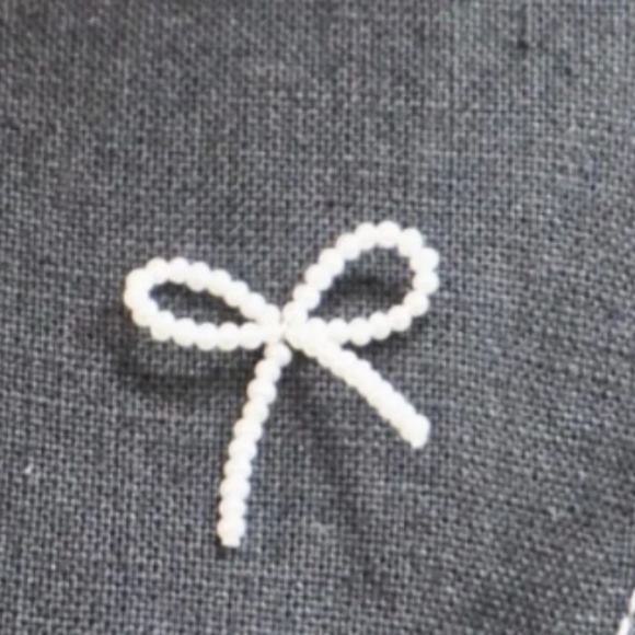 SASKIA DIEZ PEARL BOW STUDS PAIR IN EXCELLENT CONDITION! - Picture 3 of 5